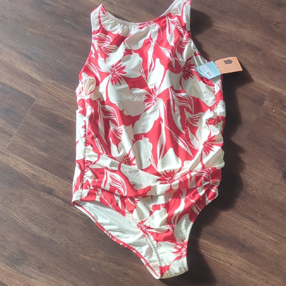 (NEW) Floral Red and White Women's Swimwear One Piece.GREAT FOR SUMMER 🏝️🌞⛱️